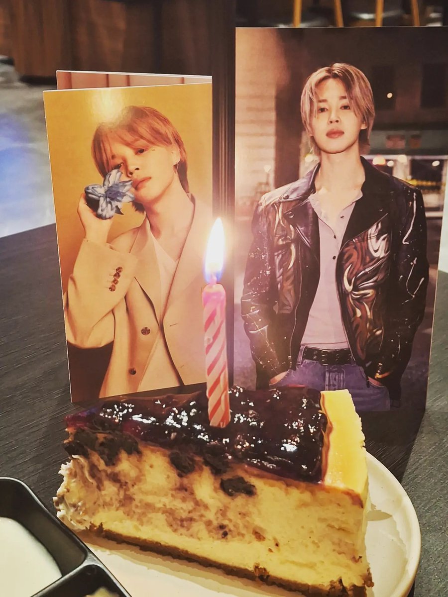 mnicha1013's tweet photo. I had two surgeries yesterday, but that couldn't stop me from going out to celebrate Jimin's birthday! 😂💜

Jiminssi, I had tonkatsu and blueberry cheesecake to celebrate your birthday. Haha.

And I also won a baby Chimmy plushie and brought him home! LOL. 💜🐥

#happyjiminday https://t.co/BPfDxq4y7x