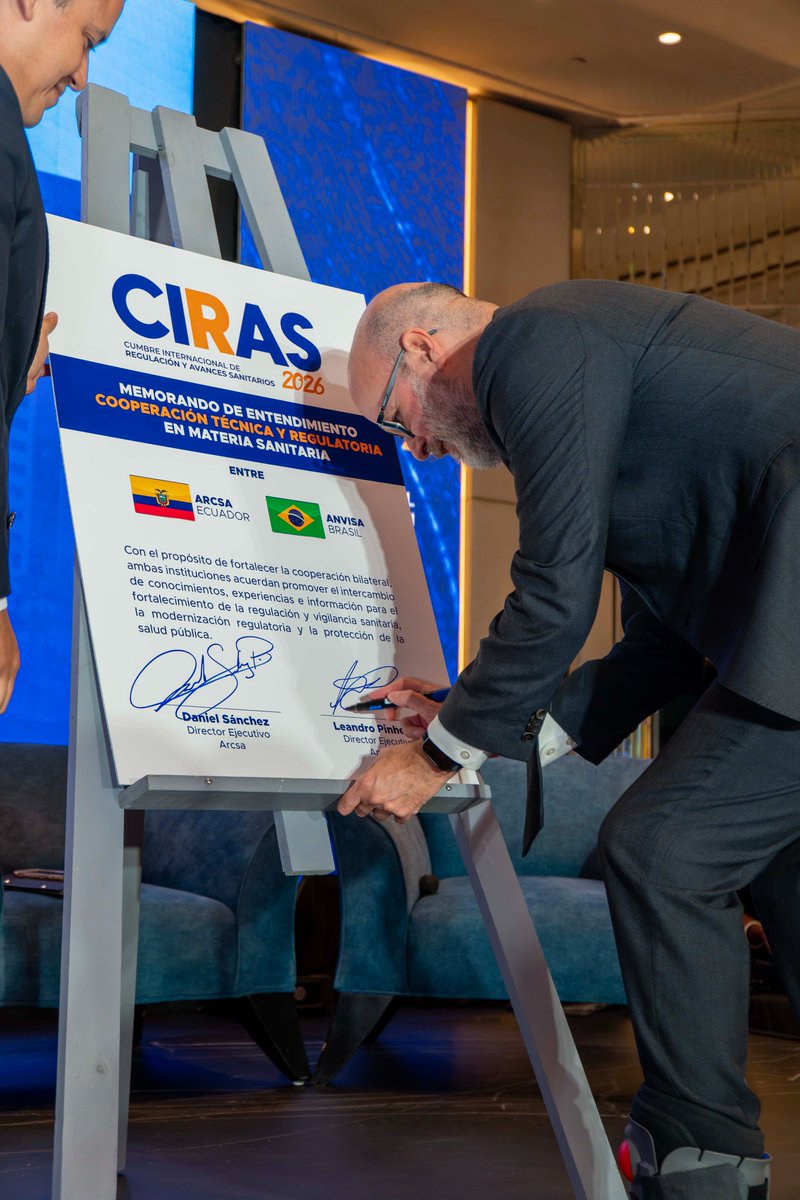 Arcsa_Ec's tweet photo. En el marco de #CIRAS2026, se firmó un importante convenio de cooperación entre la Agencia de Vigilancia Sanitaria #Anvisa de #Brasil y #Arcsa, que fortalecerá la colaboración bilateral para optimizar la regulación y la vigilancia sanitaria. 🤝🏽🇧🇷
#GobiernoDelEcuador 🇪🇨 https://t.co/XV8GcchPhG