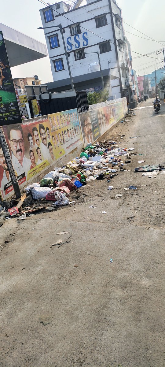 Anwarabidkathi's tweet photo. Severe waste dumping at Kumananchavadi, Thanthai Periyar Street entrance near main road petrol bunk. Poses health risks. Pls clear this, place a garbage bin or strictly warn people not to dump waste here. @CMATamilNadu @chennaicorp @TiruvallurCollr https://t.co/z8t3Dmbd7m