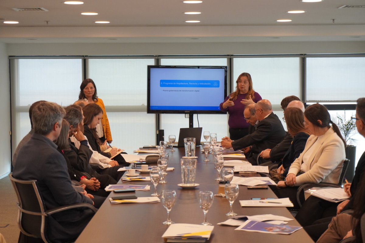 agesic's tweet photo. 📍 Se realizó la primera reunión del Consejo Asesor Honorario de la Sociedad de la Información #CAHSI, un ámbito clave de diálogo y asesoramiento que reúne autoridades nacionales para contribuir con el desarrollo de las políticas digitales del país. https://t.co/lKuFpdY9nQ