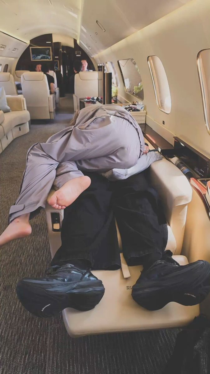 iuvtae95's tweet photo. Eu nunca viraria taekooka sabendo q existe isso aq #falomesmo https://t.co/POWg3zLAhT