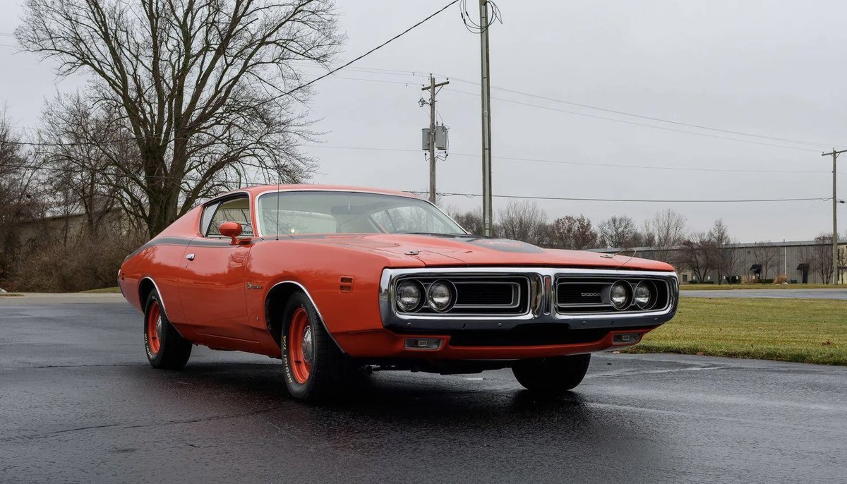 HemmingsNews's tweet photo. This Dodge Super Bee pairs its factory-original 385-hp 440 SIX PACK with the high-performance 727 automatic and A36 Performance Axle Package with 3.55:1 Sure Grip.
Make An Offer at https://t.co/7jvLjc4okh!
#DodgeSuperBee #SuperBee #440SixPack #VCode https://t.co/x0aVsJIjUN