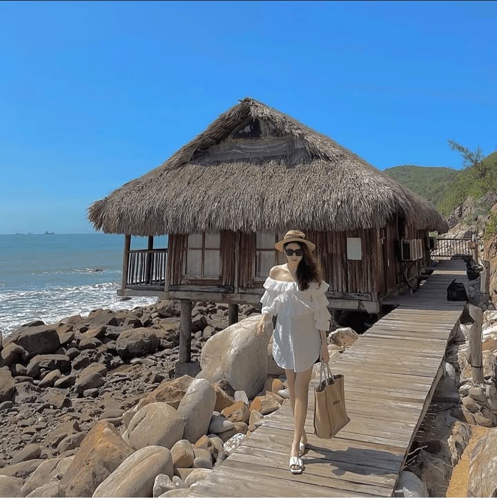 Mabe908's tweet photo. 🌊 BAI DONG NGHI SON – A BEAUTIFUL BEACH IN THANH HOA THAT MANY PEOPLE DON’T KNOW ABOUT
When people talk about beaches in Thanh Hoa, most immediately think of
👉 Sam Son Beach
But few travelers know that in the southern part of Thanh Hoa there is https://t.co/OqYUIPC8S3