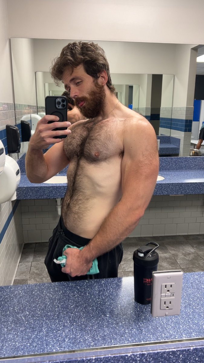 lifter_bull's tweet photo. Guess a good follow up from the bloat vid with my transformation Tuesday from my heaviest at 280 to around my lightest at 207. #bear to #jock https://t.co/rhr7KEo2Qu