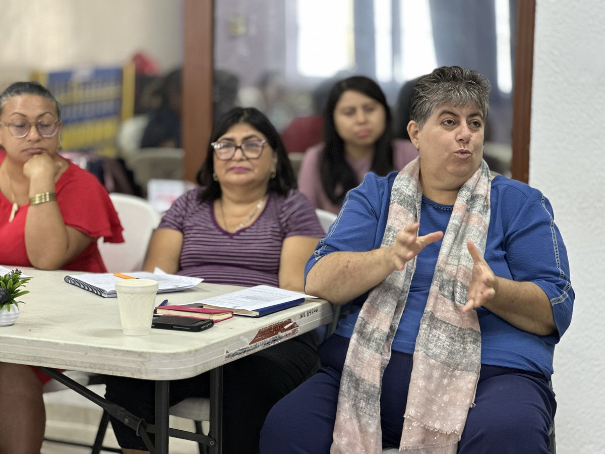 IMujerMerida's tweet photo. 🟣🙋🏻‍♀️💬✨ ¡Concluimos el taller “Desde cero con mi emprendimiento”!

Agradecemos a cada participante por su entusiasmo y compromiso para adquirir nuevas herramientas que impulsen sus proyectos y fortalezcan su autonomía económica. https://t.co/h1ODL7ah7K