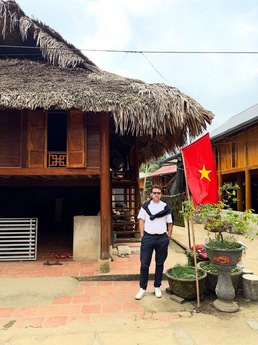 EliasSebastio's tweet photo. La prima parte del viaggio nel nord del Vietnam è stata intensa ed estremamente emozionante. Dalle montagne di Pu Luong, celebri per gli spettacolari terrazzamenti di riso e per gli antichi mulini ad acqua costruiti in bambù, abbiamo incontrato https://t.co/4t69Qz2Wdq