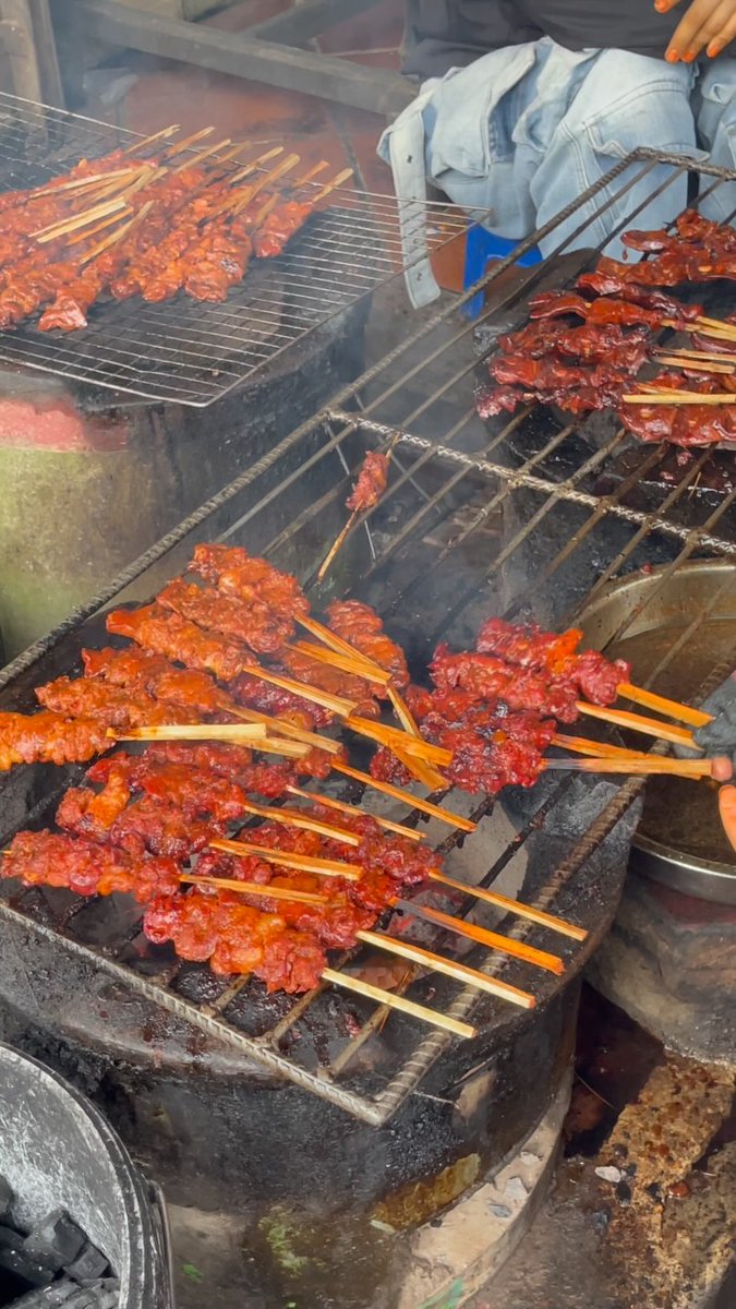 snake8523's tweet photo. Come with us on an evening ultimate street food tour in Siem Reap! 🍜✨An evening full of flavors, smiles, and unforgettable bites with @urban_forager https://t.co/6WkpoXQwk6