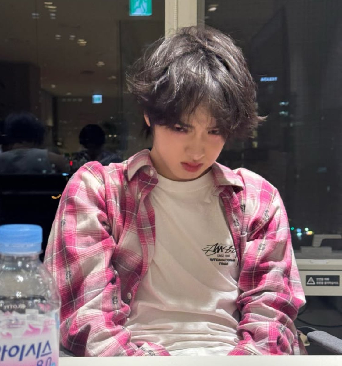 zamgganmanyo's tweet photo. 닮앗다
손에도 무슨 돼지책을 들고있네 운명처럼 https://t.co/yBzhsJATdW