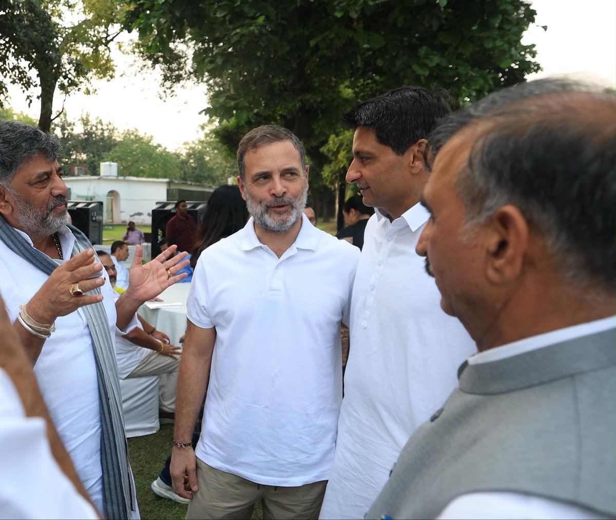 DeependerSHooda's tweet photo. आज शाम @RahulGandhi जी के निवास पर ☕️ https://t.co/fGvtKU5Zs7