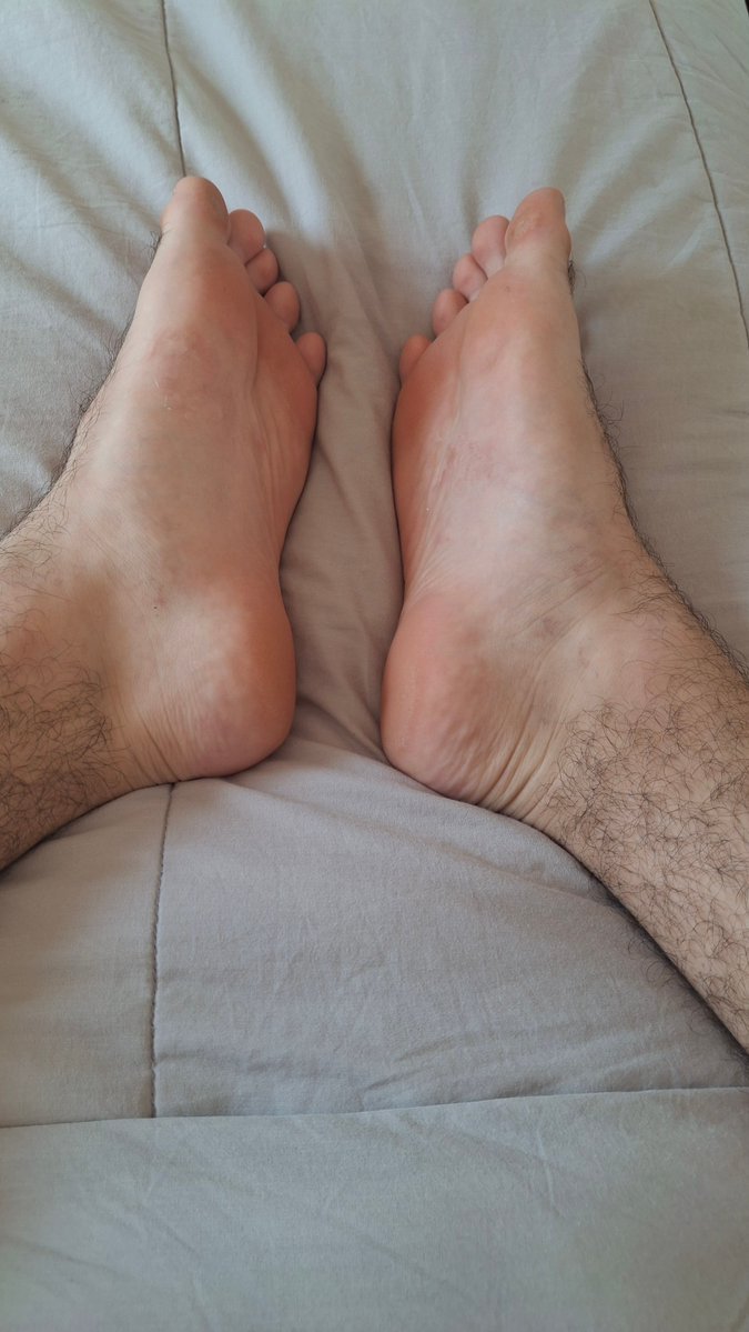 UserdNa42500460's tweet photo. Disseram aq q pé é a nova moda, é verdade?
#menfeet
#feetfetısh 
#PINTOSAWARDSㅤㅤ 
#brotheragemㅤㅤ 
#feetworshi̇p https://t.co/g40Vz6ghNJ