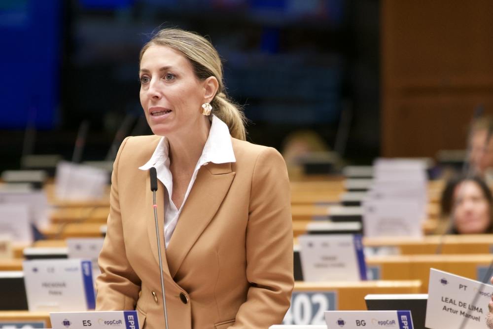 Junta_Ex's tweet photo. La presidenta de la @Junta_Ex, @MGuardiolaM, defiende en Bruselas que la UE reconozca la prevención de incendios como un objetivo ambiental prioritario y pide más apoyo a las regiones más expuestas.

📰 Más información: https://t.co/06Xun0e4yx https://t.co/jmiN8GgyaM
