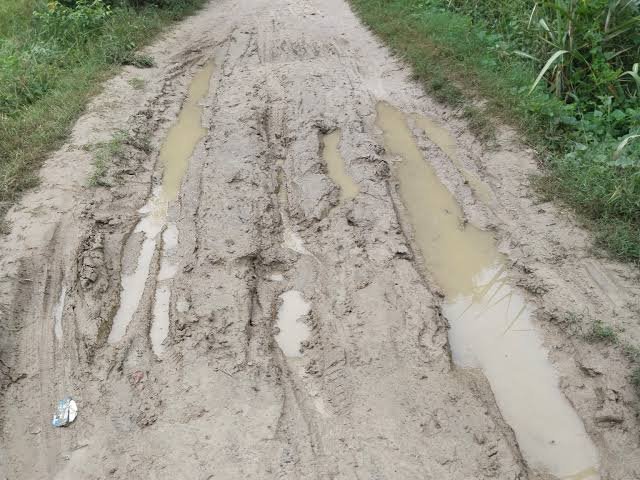 itzsmith44's tweet photo. @officecmbihar Hamare Gaaw me ab tk  pakki sadak nhi bni hai 
Supaul District CHHATAPUR SOHTA Me 900 meter Sadak kacchi h please take action against the critical condition @BiharCMQRT https://t.co/yHkMek0bH8