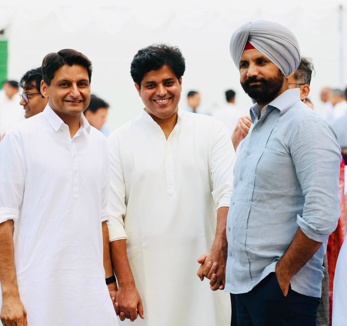 INCMinority's tweet photo. LoP Shri @RahulGandhi hosted leaders of the INDIA alliance, Opposition MPs, student organisations and civil society members for tea at his residence.

United in our resolve to defend the Constitution, protect democracy and safeguard every Indian’s right to vote.

📍 New Delhi https://t.co/eG1JjtZdSU