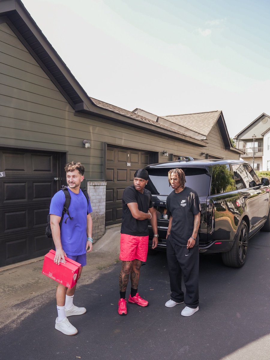 wavecheckers's tweet photo. Lil Baby giving back to the community 💯 https://t.co/ISlpFehTfj