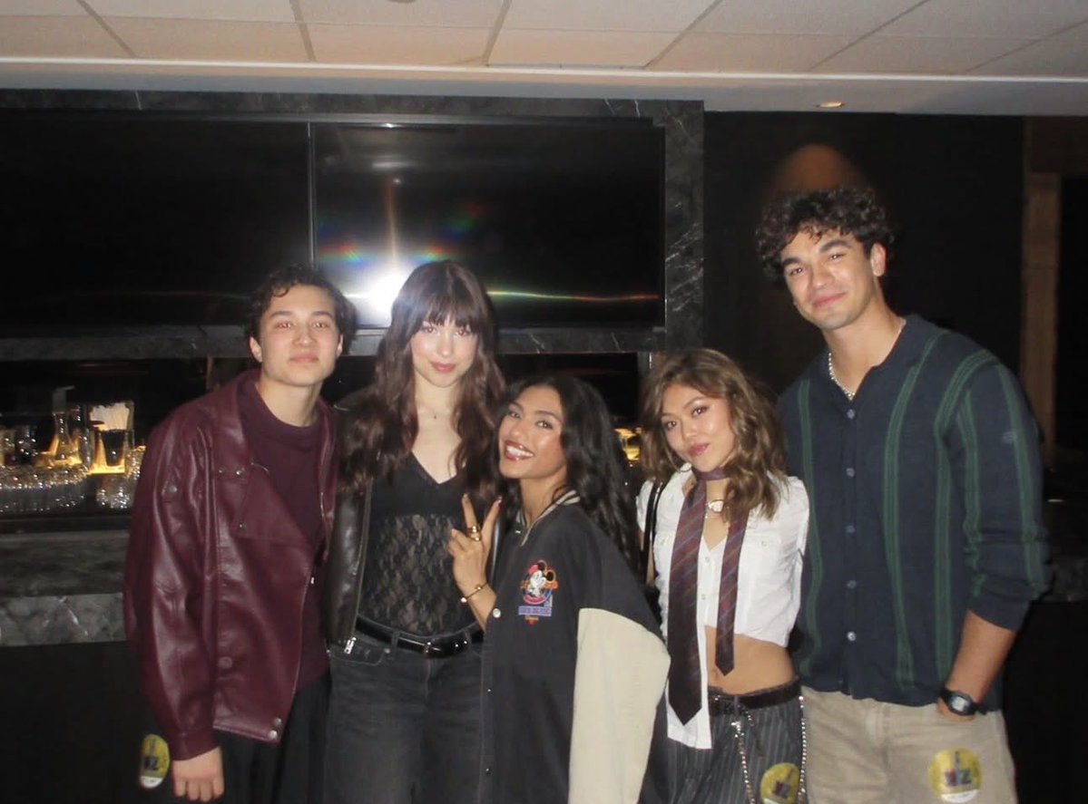 dior_goodjohnn's tweet photo. New photos of Dior Goodjohn, Momona Tamada, Jacob Rodriguez, Eva Smedley, and Harry Jones via eva.smedley on Instagram 🧞‍♀️♥️💙 
-
#diorgoodjohn #momonatamada #jacobrodriguez #evasmedley #harryjones #disneydescendants #descendantshiddenheroes https://t.co/mcRJTy2dTV