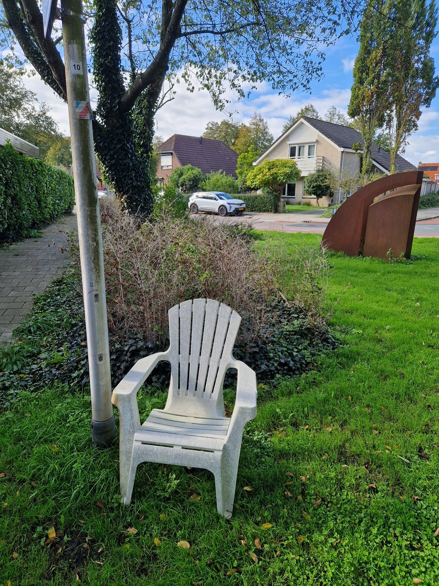 EBS023's tweet photo. Op weg naar huis weer even afgestapt. De een flikkert het in de natuur, dan zal de ander het er weer uit moeten halen ♻️
De natuur kan het niet zelf meer oplossen, die tijd is voorbij.
#Supportervanschoon #TrashWalking #zwerfie #Poortugaal #Albrandswaard https://t.co/MCwT5bnPNt