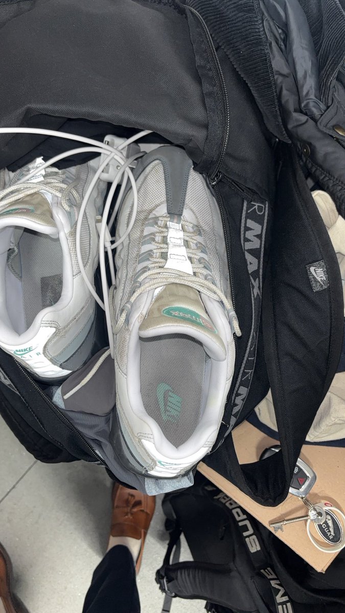 funfetishlad's tweet photo. New Scouse lad at work , his 110s for the gym did not disappoint - fuck me perfection lads 😈👟
#straightladstrainers #110s #chav #shoefetish #scouselad #fetish https://t.co/nC2IUnDufg