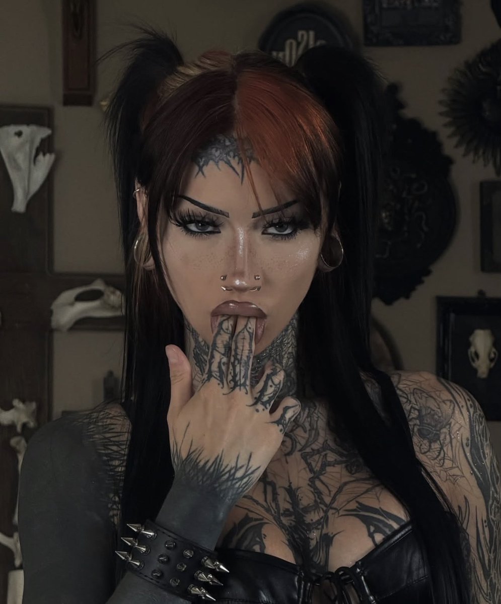 PREM4TUREBURI4L's tweet photo. ℤ𝕚𝕝𝕒. 

Dark romance enthusiast. Collector of oddities. Lover of Poe. A little morbid. Romanticizes gothic literature. Attitude problem. Sister to Rhea. nsfw/sfw content. Ships with high chem. 

https://t.co/mgjTQv6IKr

↻+ ᥫ᭡. https://t.co/5uSrzP3CBm