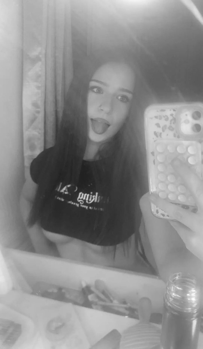 Girlpretty1238's tweet photo. DM to buy💰 Paypal📨

-Nudes
-Sexting
-Sexy pictures
-FaceTime
-Dick rating
-18 Year old https://t.co/fkPy2NWzeO