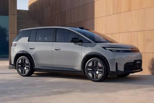 zid_abr's tweet photo. GAC aion made the N60 a 5 seater suv

They should come out with an MPV version with 7 seats.

And name it N60-7 or N67

Depending on how funny you want the car. https://t.co/lOfbJwAe6l