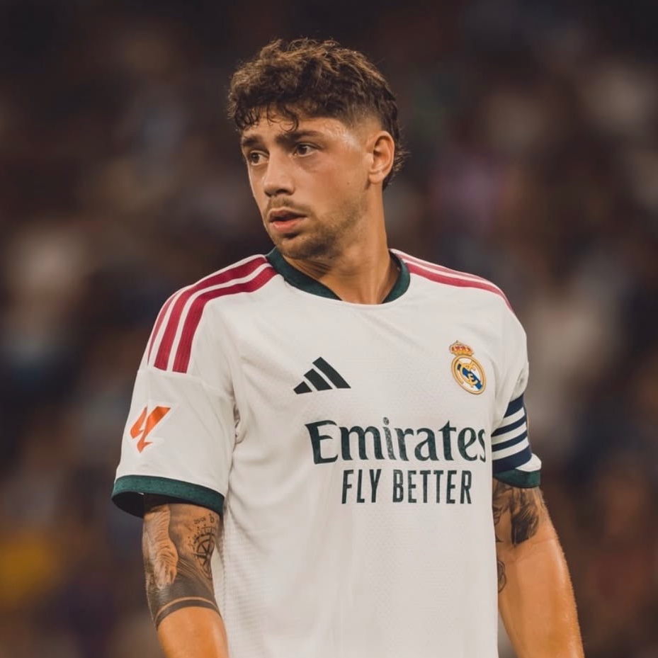 MadridXtra's tweet photo. 🚨 José Mourinho: “If we had 3 or 4 Fede Valverde’s, we’d play one at RB, one in midfield, and one in attack. But we only have 1.” https://t.co/01ovI6Duw1
