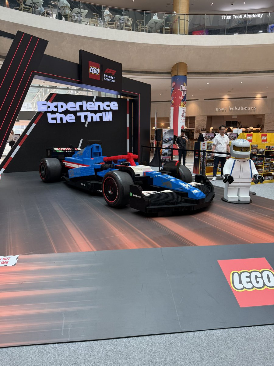 peipakoacandy's tweet photo. very busy singapore grand prix https://t.co/zxz92dWIpJ
