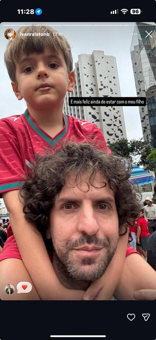 BrazilenDireita's tweet photo. Dono do TUJU, Na manifestacao do PT na Av Paulista. 

TUJU, Restaurante 3 estrelas michelin, R$ 1.000,00 por pessoa e ele pregando o Socialismo… tinha que abrir uma filial em Cuba. 

Trabalha no Capitalismo e vice no Socialismo??? https://t.co/7YTnCZbf8d