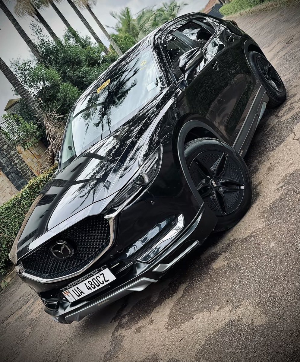 lulanzeashirafu's tweet photo. It's a foolish idea to waste 100M on Prado TX yet the Mazda CX5 is better at only 80M https://t.co/QoxpIuoB3z