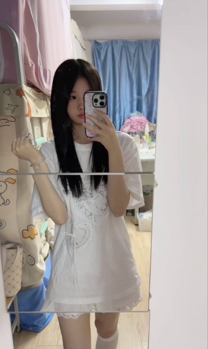 nicole45br3's tweet photo. 晚上 00:55 分 刚拍的照片

有人想锐评一下我15的福嘛 🥹       

看完不许瞎说，赶紧看，   

流言 2，，我真秒发！🙋 https://t.co/HkDv8BR08y