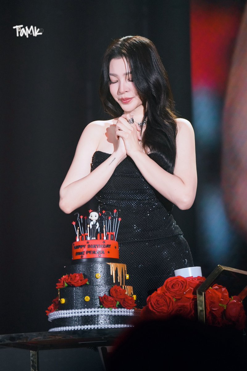 im_myouison2's tweet photo. 3 years of celebrating your birthday as your fan, Faye. We've been through happy and sad moments together, but it only made FAYEmily stronger because you are strong. ☺️ 

I wish you nothing but endless happiness in life. You deserve all the love in this world. I will always support you, unconditionally. 

Happy Birthday!

#FayePeraya