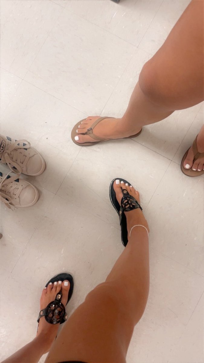 jackpotjersey's tweet photo. highschool feet own you https://t.co/UslEJbbLR3