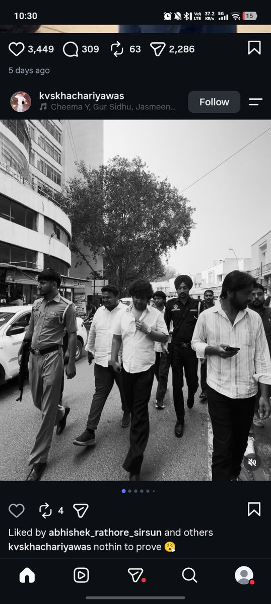 Spai85693's tweet photo. @itszonathan Elvish friend kvskhachariyawas with his bodyguard in protest bro has understood the game of politics he is just protecting himself good bro they don't deserve you l😘 https://t.co/uuBJuUBM0y