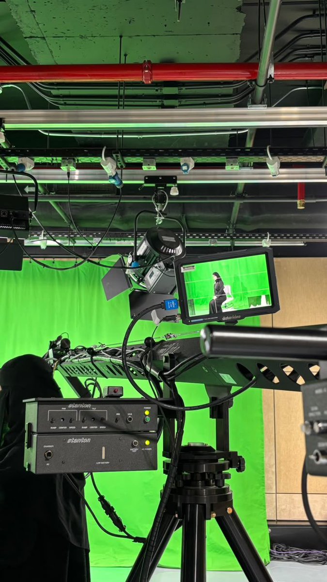hadeelsby's tweet photo. لقطات من زيارتي لاستديوهات جامعة الملك خالد 📸🎥
من أمتع الزيارات وأكررها قريبا بأذن الله 
@kkueduksa https://t.co/EQ0I5s9mgT