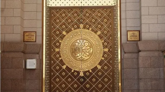 alfazlintl's tweet photo. حضرت خلیفۃ المسیح الخامس ایدہ اللہ تعالیٰ فرماتے ہیں

گھریلو زندگی کے بارے میں حضرت عائشہ ؓ صدیقہ کی گواہی یہ ہے کہ نبی کریمؐ تمام لوگوں سے زیادہ نرم خوتھے اور سب سے زیادہ کریم،عام آدمیوں کی طرح بلاتکلف گھرمیں رہنےوالے،آپﷺ نے کبھی تیوری نہیں چڑھائی،ہمیشہ مسکراتے رہتے تھے۔

(خطبہ جمعہ حضرت خلیفۃ المسیح الخامس ایدہ اللہ تعالیٰ بنصرہ العزیز فرمودہ۲؍جولائی۲۰۰۴ء)
https://t.co/lnt04BQE55