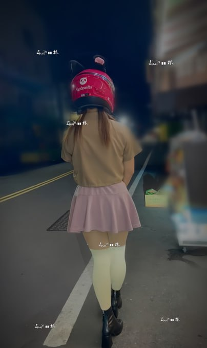 0zcvx0's tweet photo. 凌晨了，剛跑完熊貓回到家🐼

今天又被家裡唸了
說一個女生整天在外面風吹日曬
跑外送到底能有什麼前途？
其實我也知道這不是什麼了不起的工作
但至少每一塊錢都是自己賺的
有時候真的會想
難道女生沒有一份體面的工作
就不值得被喜歡嗎？🥲 https://t.co/Wd15ijcABh