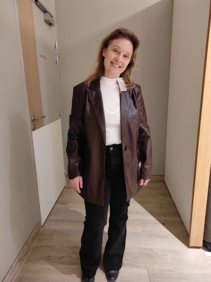 CapucineMurmure's tweet photo. En parlant d'essayage, j'avais testé cette tenue ? ... J'aime essayer de nouvelles choses https://t.co/GwVk9XisXa