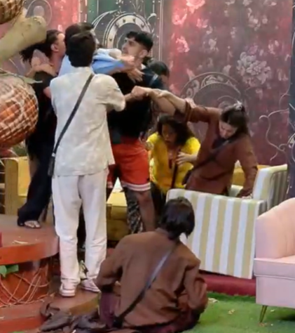 KP03641688's tweet photo. @jiya1402 HE DIDNT EVEN COME UP TO DEFEND HIS FRIEND GULLU😭😭😭😭 the triple chin bitxh mahi is more manly than him 😭 https://t.co/xUaMr6niH8