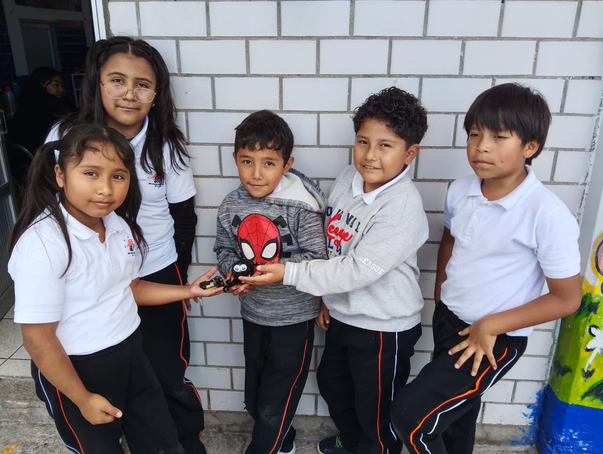 UBJAMOZOC's tweet photo. 🤖⚡ Nuestros alumnos de 4.° B realizaron la Práctica #1 "Básicos en movimiento" en Robótica con Miss Pau, conociendo componentes de circuitos. 🧠💡
¡Felicidades! 👏🤍🖤🧡
¡Soy Único, soy Bueno, soy Justo; SOY UBJ! 🤍🖤🧡
#UBJAmozoc #PrimariaUBJ #RobóticaUBJ #SoyUBJG https://t.co/xuVOw08sE3