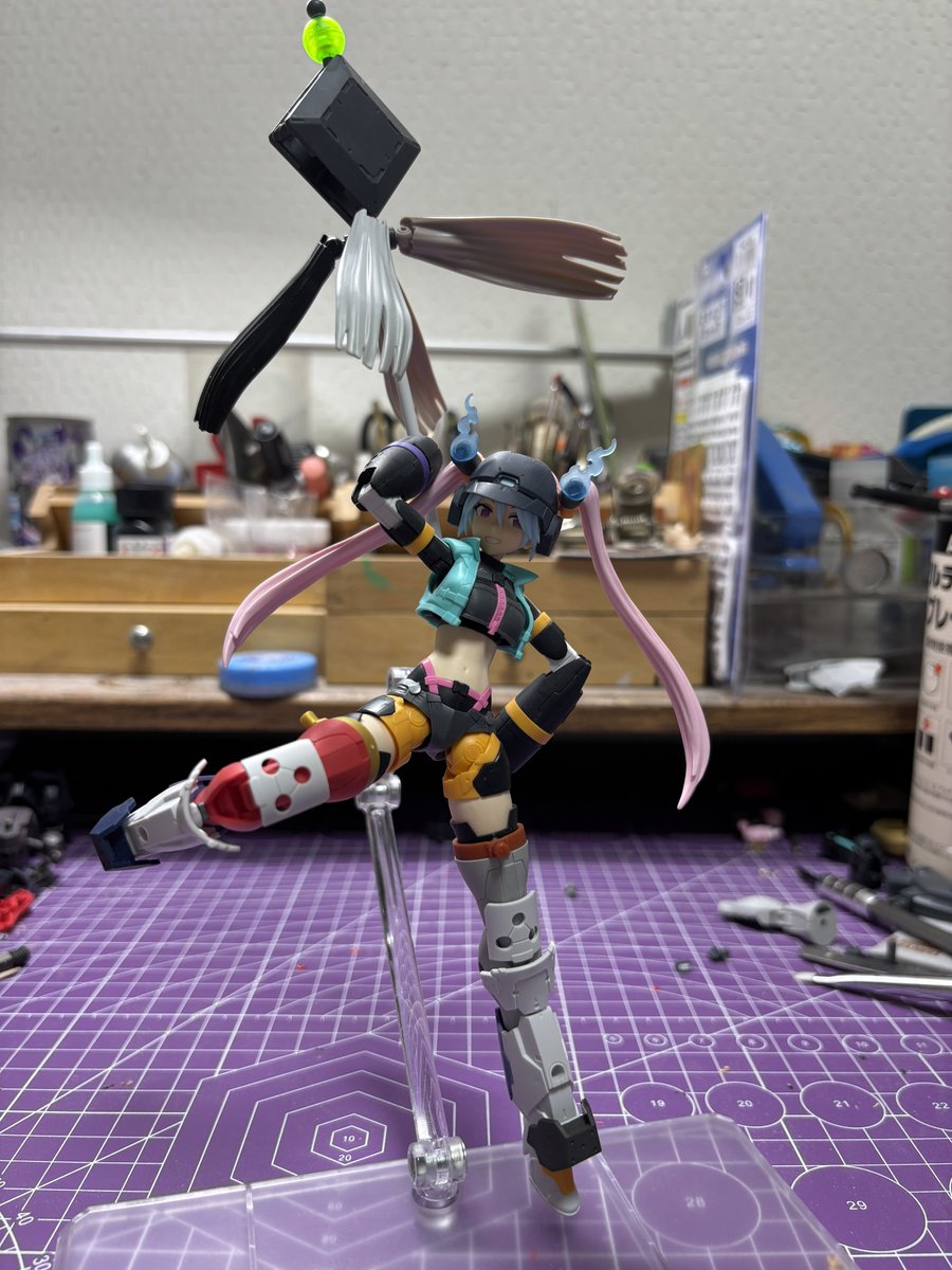meizinka2's tweet photo. せっかく女の子バラせるので軽装モードにも遊びを持たせたいなと
纏に軸つけて持たせるのはどうかな〜 https://t.co/RfjIjqCooQ