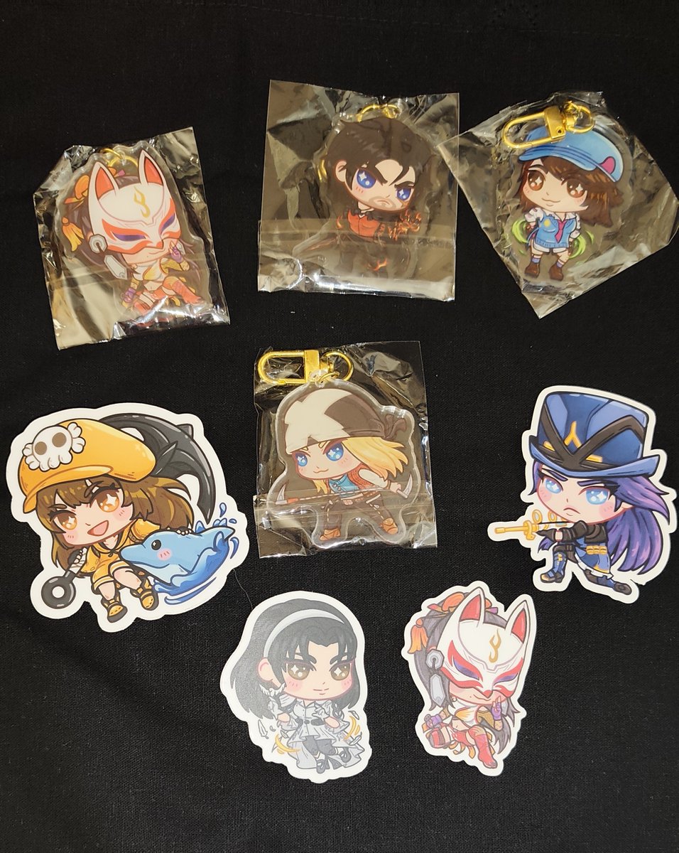 nanakisnake's tweet photo. @TEKKEN @BandaiNamcoES @BandaiNamcoEU @Kanme_Studios @oda__art @SpaceDey_ Compras de la Artist Alley (parte 4) ✨

Más llaveros y pegatinas. Estos de @microcake 

Tenía que llevarme algo de Clive y Caitlyn ✨ https://t.co/IDYcl4sdCT