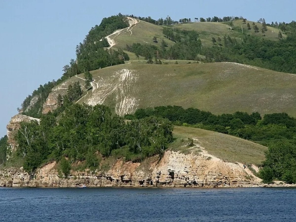 Lora020563's tweet photo. Россия. Национальный парк «Самарская Лука» - это уникальная природная территория в Самарской области, образованная гигантской излучиной реки Волги и Усинским заливом Куйбышевского водохранилища.
Его площадь - 131 000 га.
Здесь находятся Жигулёвские горы. Гора Наблюдатель - 381 м. https://t.co/9QiO8Wd722