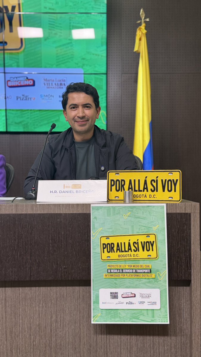 Danielbricen's tweet photo. Junto q @MauroToroO @Maluvillalba y @CathyJuvinao radicamos el proyecto de ley para regular las plataformas de movilidad como Uber, Cabify, DIDI y otras, pero que también busca nivelar la cancha con los señores taxistas en el país.

Queremos acabar la histórico pelea entre conductores de plataformas y taxistas equilibrando las cargas y garantizando la libre competencia en favor de los usuarios.

Es momento que Colombia se modernice.