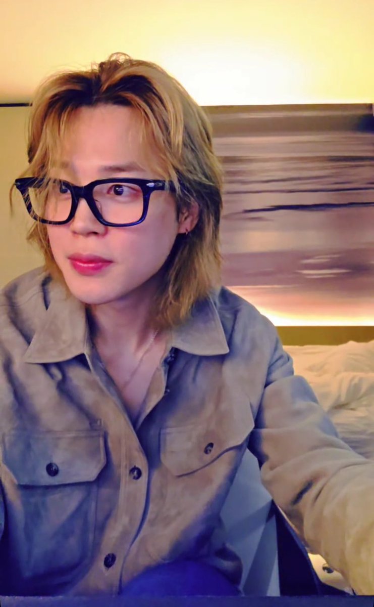 ayeyobts's tweet photo. birthday boy jimin is here~ https://t.co/cY0VTEgdmH