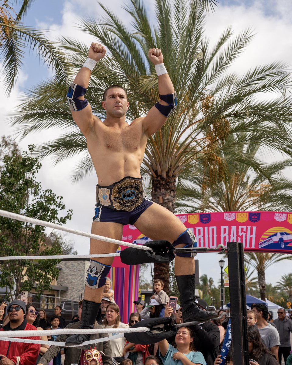 mathiaswrestles's tweet photo. Once upon a time in Vista at the Tampico Barrio Bash! 👑〽️

📸 @BigCJWorth https://t.co/uSBBcdkFwt