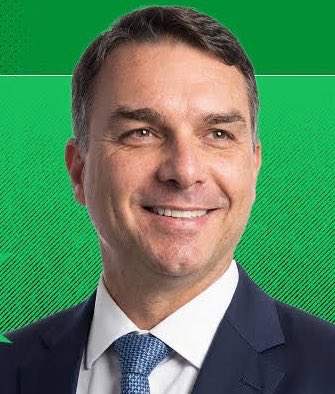 poponze's tweet photo. Após Flávio Bolsonaro cancelar participação no debate da Band, a emissora decidiu manter o evento e deixar um púlpito vazio para representá-lo. https://t.co/nkT72KleQC