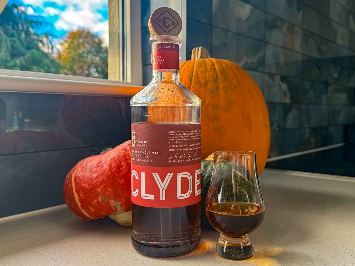 _dramface's tweet photo. After travelling with a only few select picks, Charlie quickly became frustrated that he didn’t have his usual selection. He realises he needs the thrill of choice. Clydeside’s brand new 8yo in the glass. Wally joins in too.

https://t.co/eFSYP00OqW

#whisky #Dramface #whiskyreview #scotchwhisky #review #singlemalt @clydesidewhisky