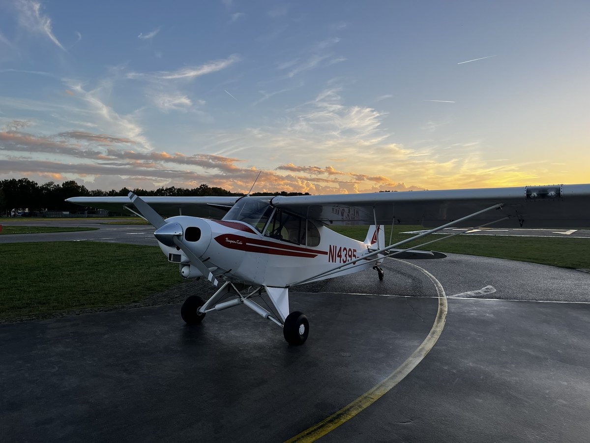 APbyPL's tweet photo. Flying Piper PA18 before sunset is pure magic! This was a proficiency check for Senna Versluijs (19 years) his SEP(LAND) and despite the changing winds he flew the Piper nicely and on the ball. Passed! Proper start of the evening. https://t.co/QMRjojjyY6