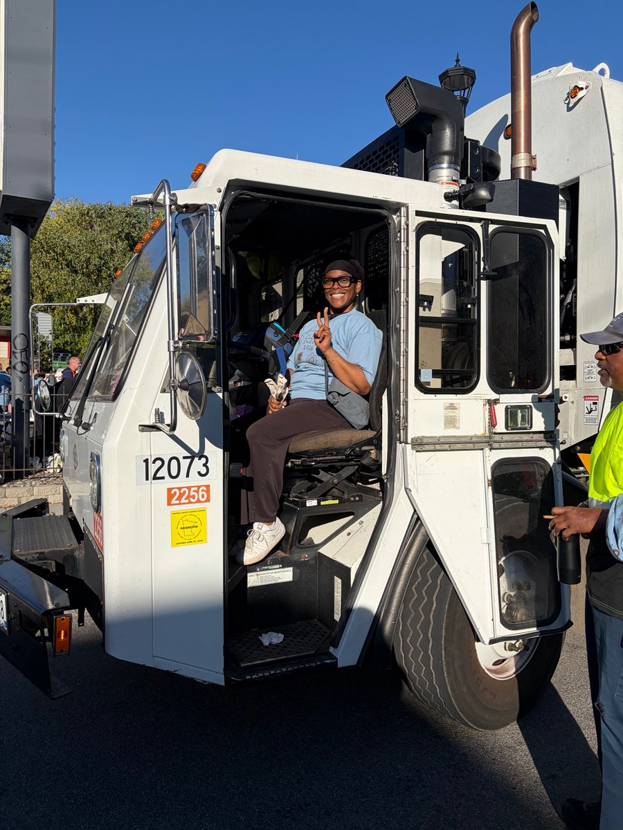 D4Commish's tweet photo. Phillips clean sweep celebrated 24 years this weekend, over two decades of environmental stewardship. Much appreciation to the East Phillips community, the city of Minneapolis, @MplsWard9 and all who come together each year to make our immediate surroundings cleaner! https://t.co/4SDmCnWGvj