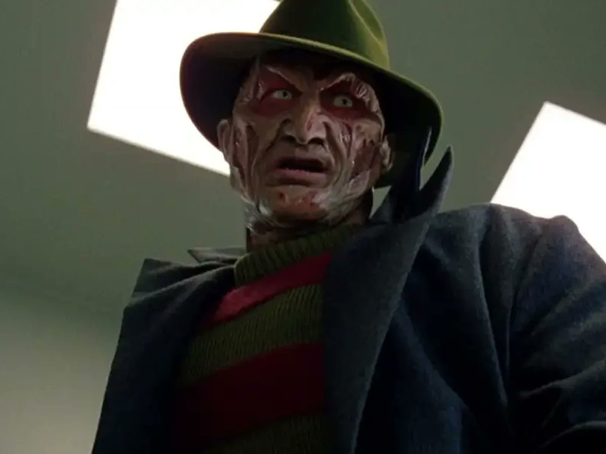 landofthe80s's tweet photo. "Wes Craven's New Nightmare" opened in theaters on this date in 1994! 

BITE-SIZED FACT | The seventh film in the "A Nightmare on Elm Street" franchise broke from the usual formula by having actors play fictionalized versions of themselves facing Freddy Krueger. #90s https://t.co/SipaBDR9nj