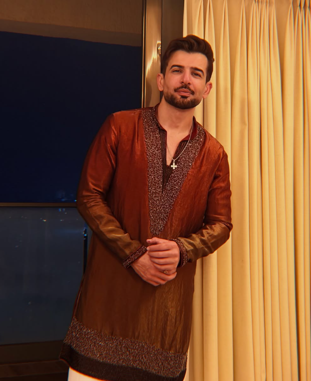 Hasyanama's tweet photo. 🚨Jay Bhanushali bhai, 14 saal.

Respect hai bhai aapko.🔥

Mithu Group Officially Declares 13th of October as "Jay Bhanushali Appreciation Day"🫡

Saved so many people, A Real Life Hero....🇮🇳
#BiggBoss20 #BB20 #NakulDhull https://t.co/zH7UNfDiLf